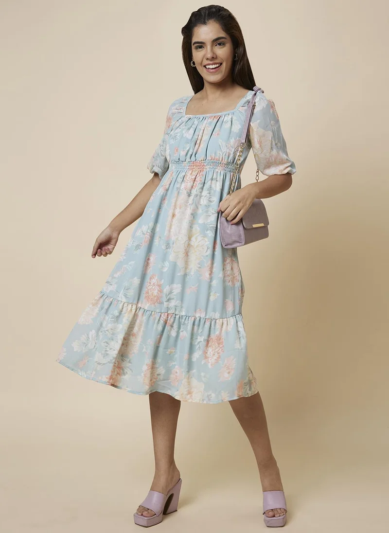 جلو باص فستان نسائي أخضر مطبوع بقصة واسعة